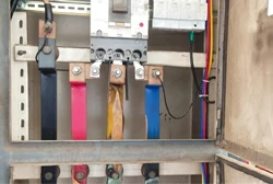 Grounding of distribution cabinet and control cabinet