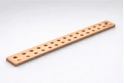 Medium-sized grounding busbar - universally applicable inside cabinets