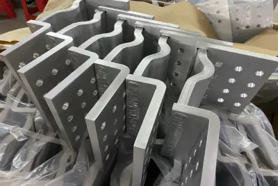 大型のアルミバスバー