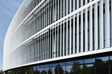 Vertical aluminum sun louvers