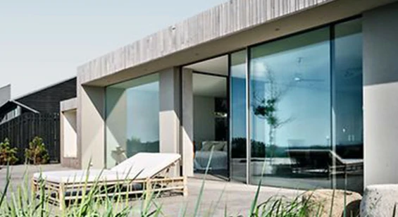 Reinforced aluminum storefront system for large glass commercial entrance