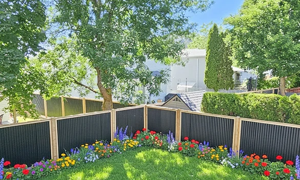 Aluminum privacy fence for side yard boundary and clean property separation