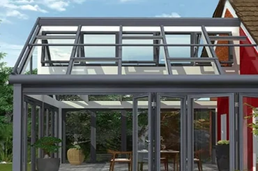 Aluminum sunroom roof with venting skylight for daylight and ventilation