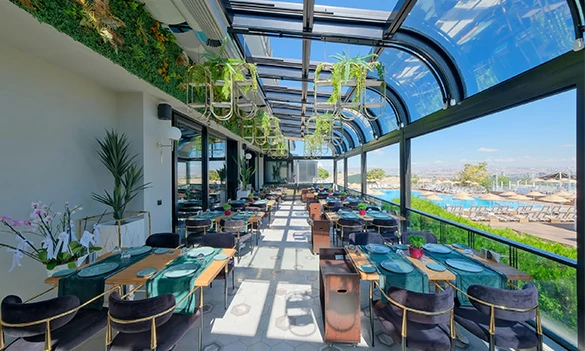 Commercial aluminum sunroom system for leisure and event space