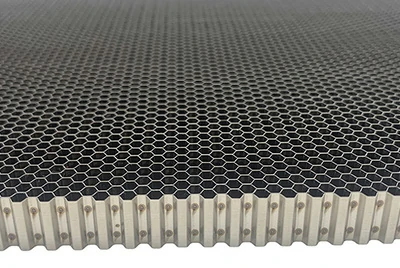Stainless steel honeycomb core for high-temperature and industrial applications