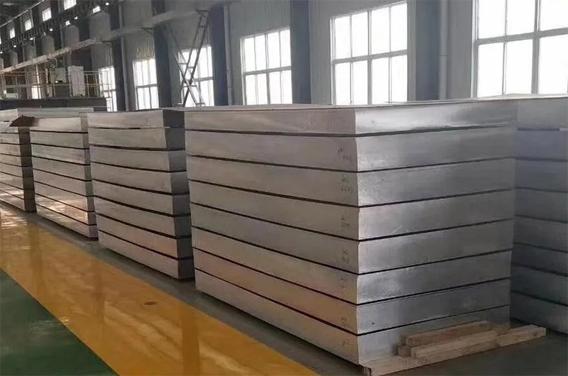 The ultra wide and ultra thick 7075 aluminum alloy plates