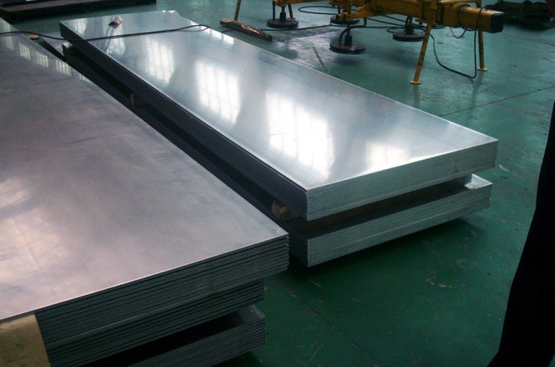 What characteristics does A92618 aluminum plate exhibit?