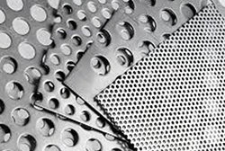 Panel sándwich de aluminio y espuma perforada Panel sándwich de aluminio y espuma perforada