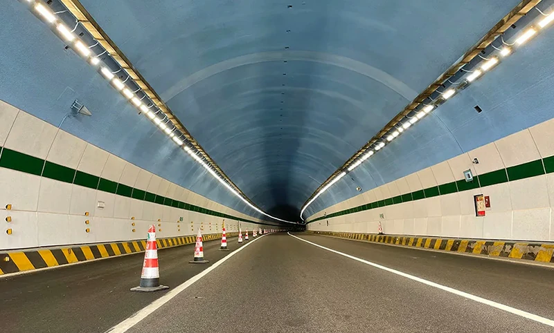  Bildbeschreibung: Schaum-Aluminium-Tunnel-diffuser Reflexionseffekt