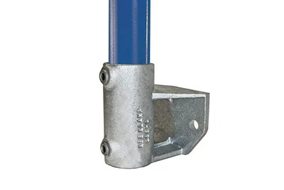 Offset railing base