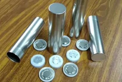 Capacitor pole piece