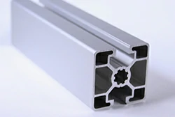 45 mm x 45 mm 10 mm Aluminium-Extrusion 45 mm x 45 mm 10 mm Aluminium-Extrusion