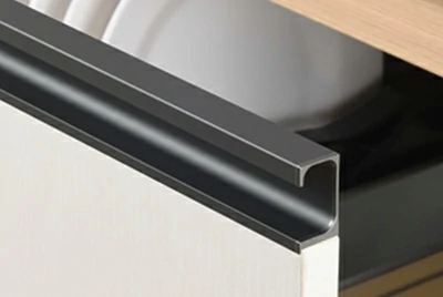 Tirador de cocina con perfil de aluminio Tirador de cocina con perfil de aluminio